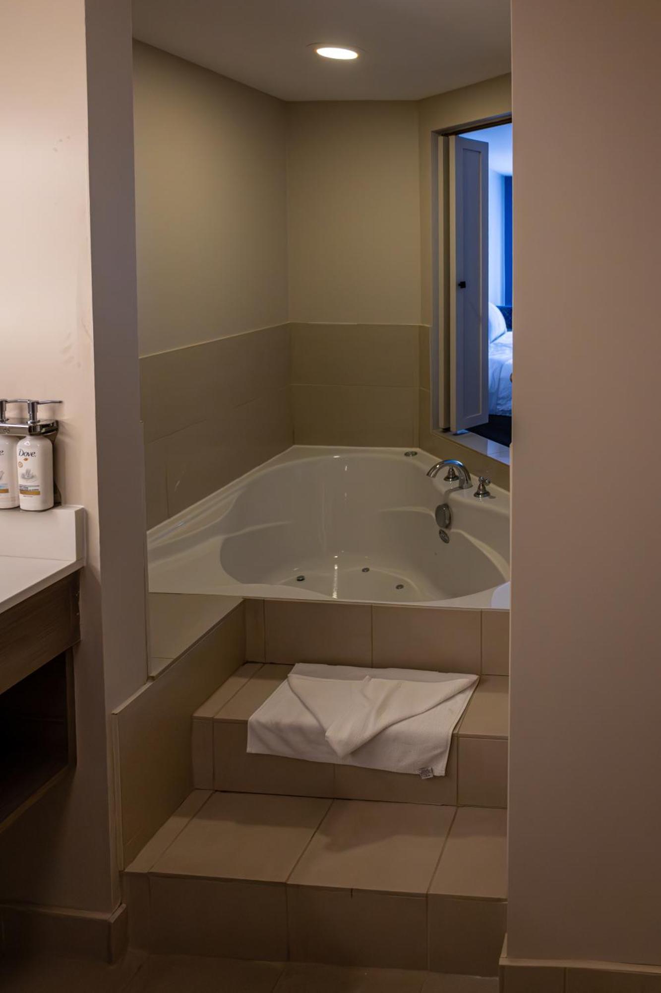 Holiday Inn Express Hotel & Suites Brockville By Ihg Exterior foto